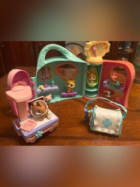 Littlest Pet Shop Get Better Center With Pets & Accessories